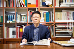 马华林,今年70岁,现为中国书法家协会会员.